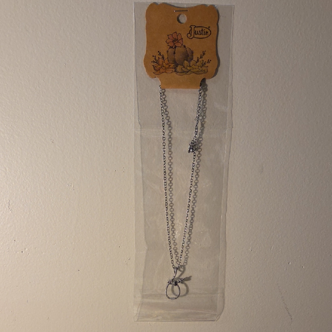 Chic Silver Necklace With Horse Charm